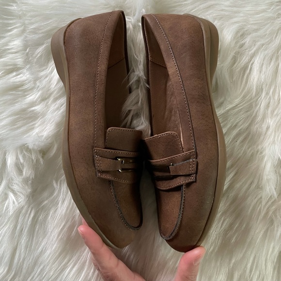 Brown LifeStride Phoebe Women's Slip-On Loafers - Picture 8 of 8